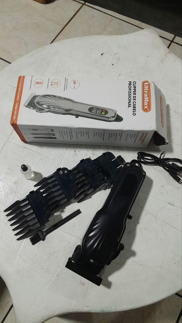 Maquina Cortar Cabelo Barba Recarregave - Máquina De Cortar Cabelo e Barba Profissional Portátil Recarregáve com visor…