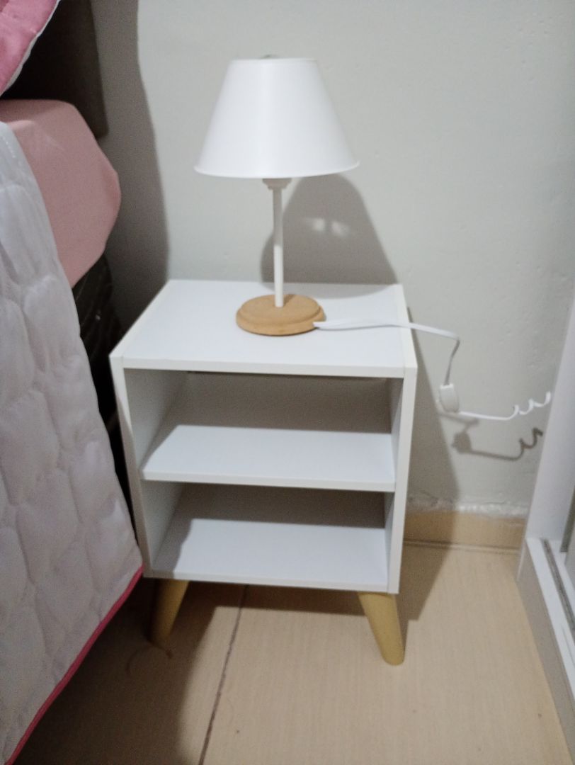 Mesa Cabeceira Retro Compacta Nicho - Mesa de Cabeceira Retrô Compacta com Nicho para Quarto Sala Casal ou Solteiro…