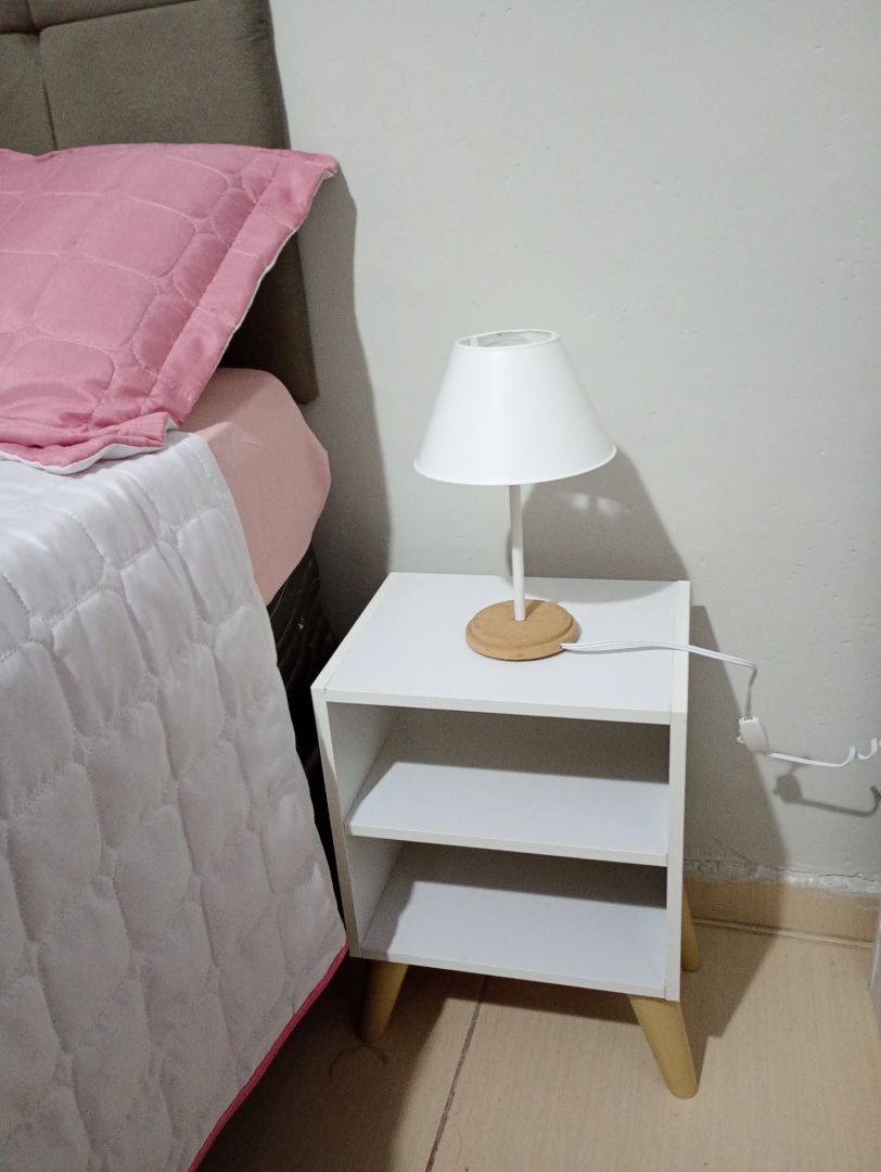 Mesa Cabeceira Retro Compacta Nicho - Mesa de Cabeceira Retrô Compacta com Nicho para Quarto Sala Casal ou Solteiro…